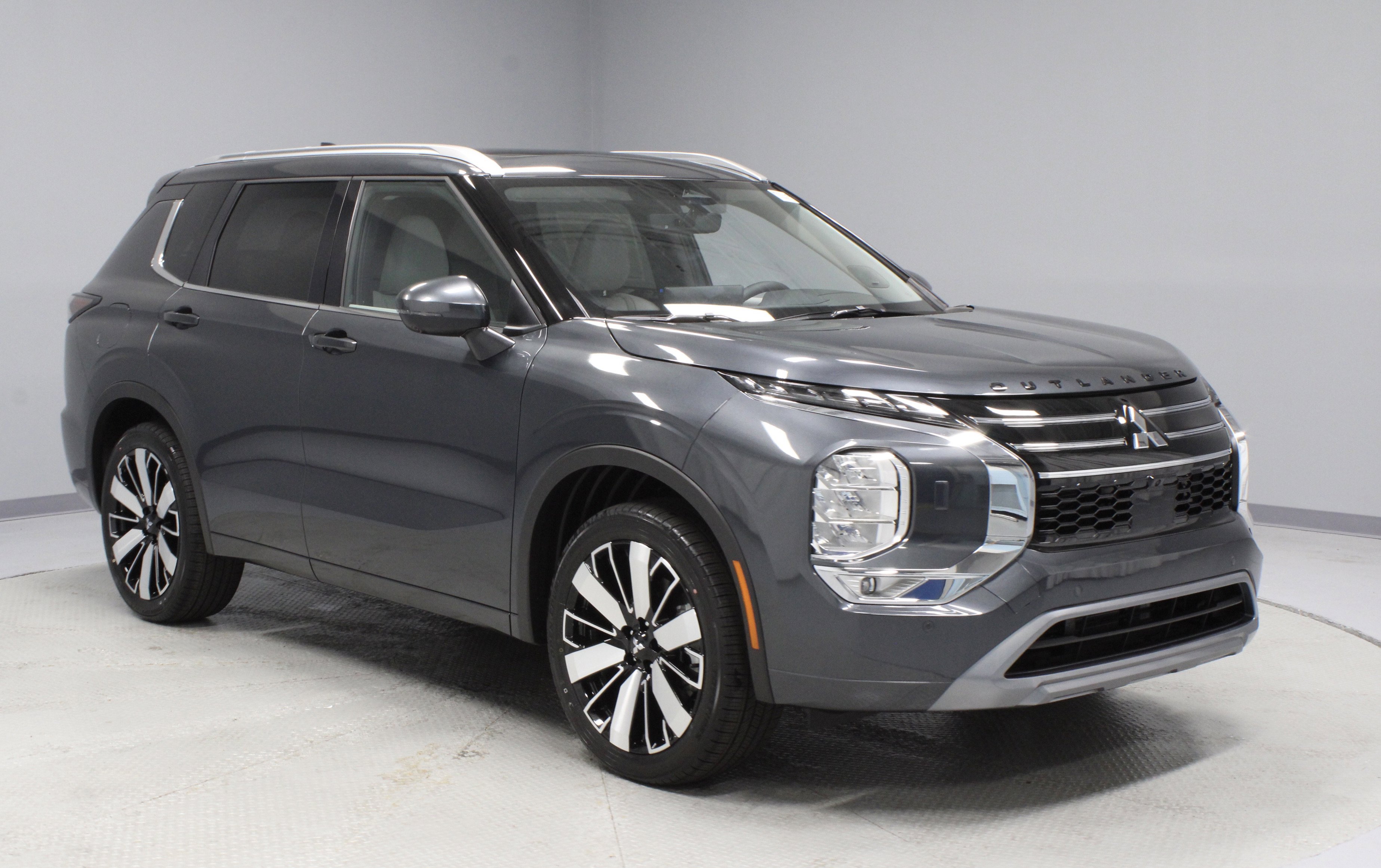 New 2025 Mitsubishi Outlander SEL image 2