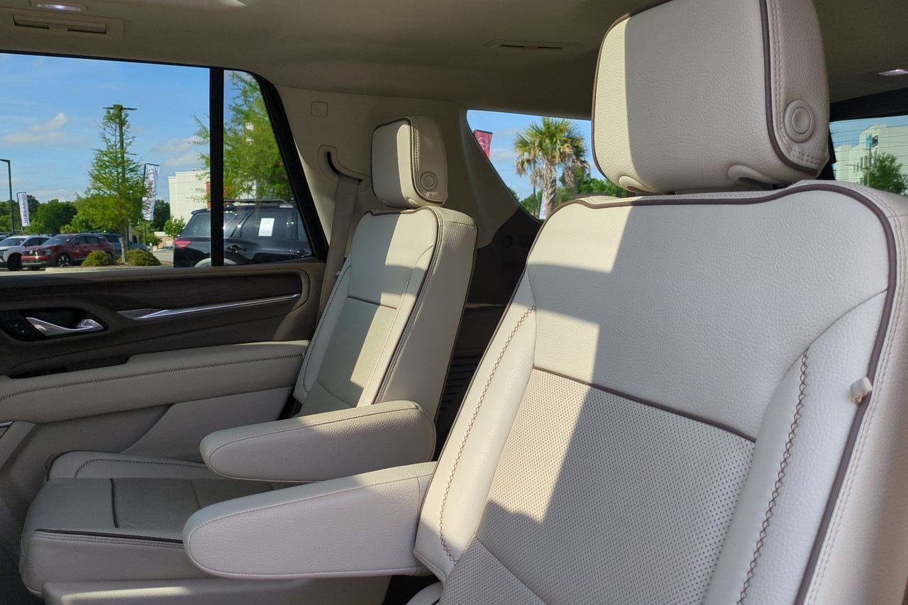 Used 2021 GMC Yukon Denali w/ Denali Premium Package RWD image 32