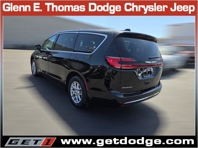 New 2025 Chrysler Pacifica Select FWD image 6