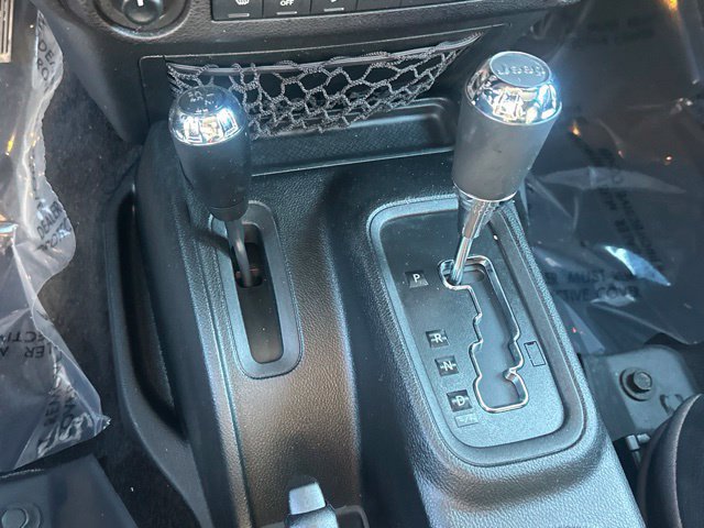 Used 2016 Jeep Wrangler Unlimited Sahara w/ Connectivity Group AWD/4WD image 5