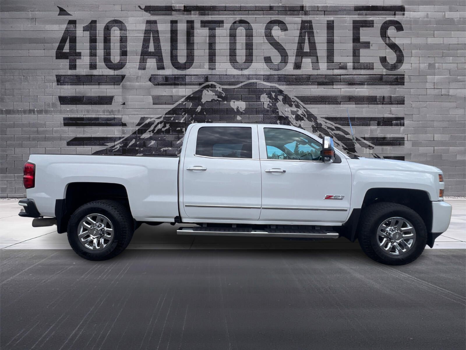 Used 2018 Chevrolet Silverado 3500 LTZ image 2