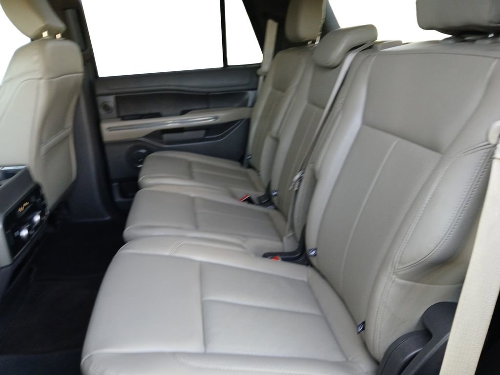 Used 2019 Ford Expedition XLT w/ Equipment Group 202A RWD image 22