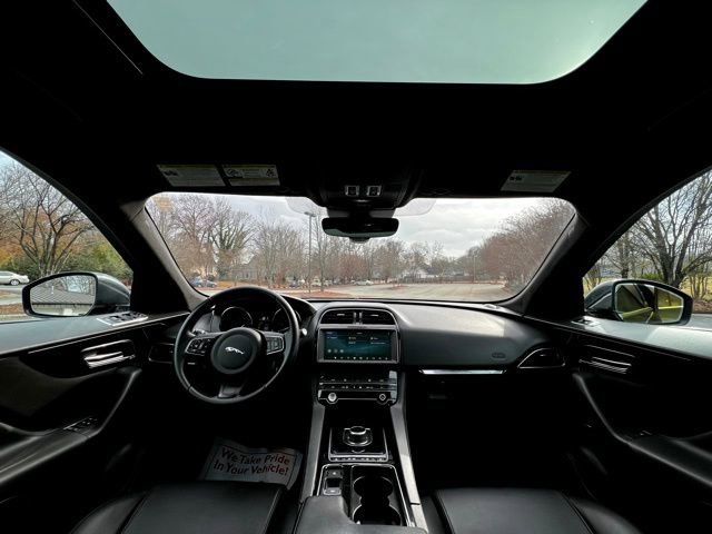 Used 2020 Jaguar F-PACE Premium image 28