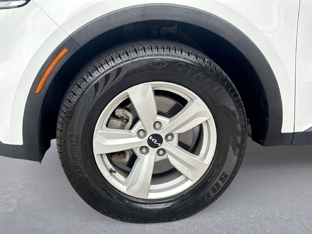 Used 2022 Kia Sorento LX AWD/4WD image 18