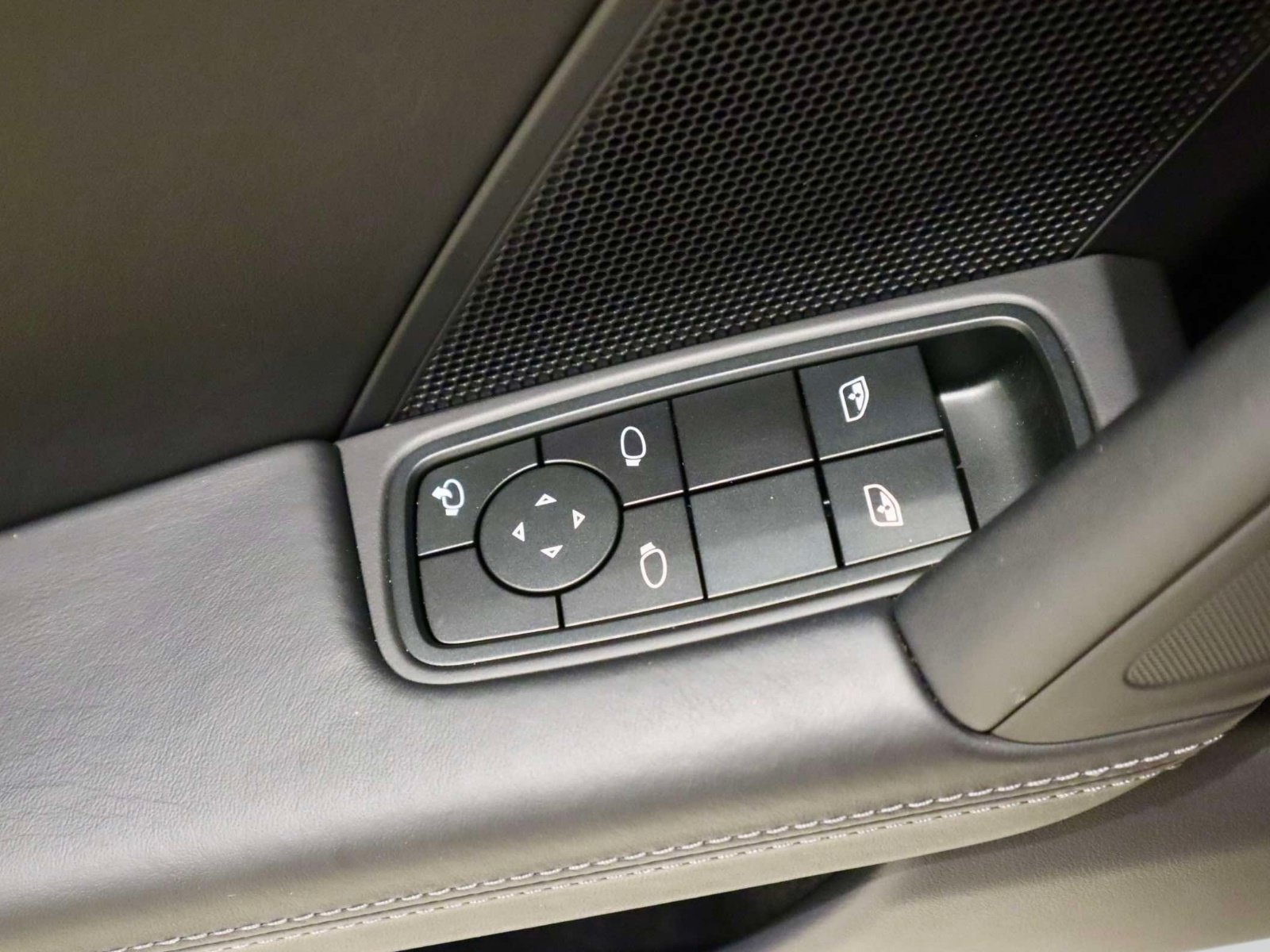 Used 2025 Porsche 911 GTS image 21