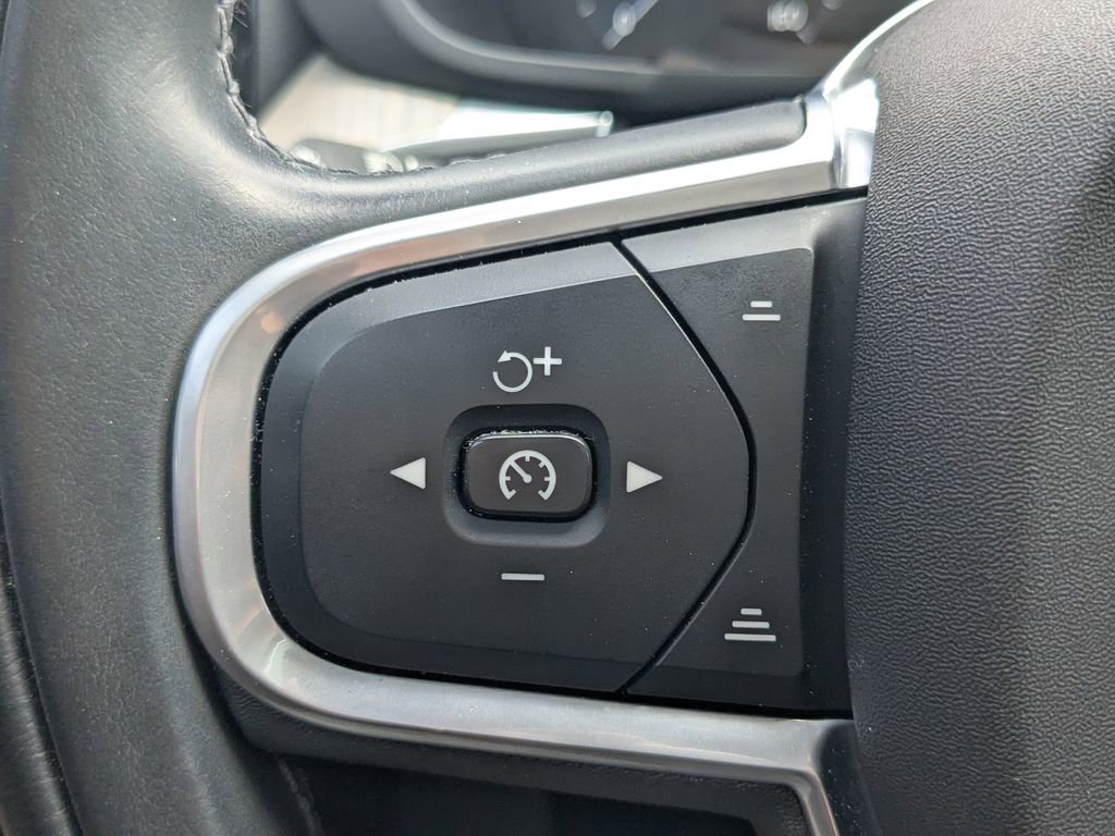 Used 2020 Volvo XC60 T5 Inscription image 12