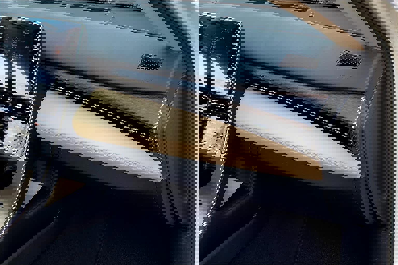 Used 2020 Toyota Avalon XLE image 18