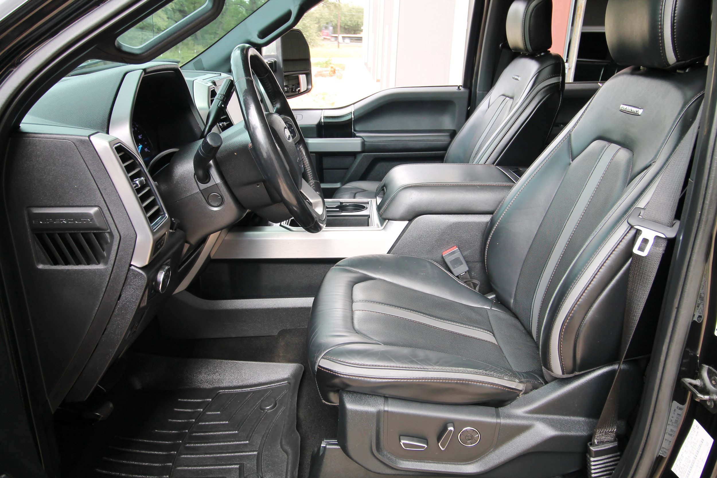 Used 2019 Ford F350 Platinum w/ Platinum Ultimate Package AWD/4WD image 25