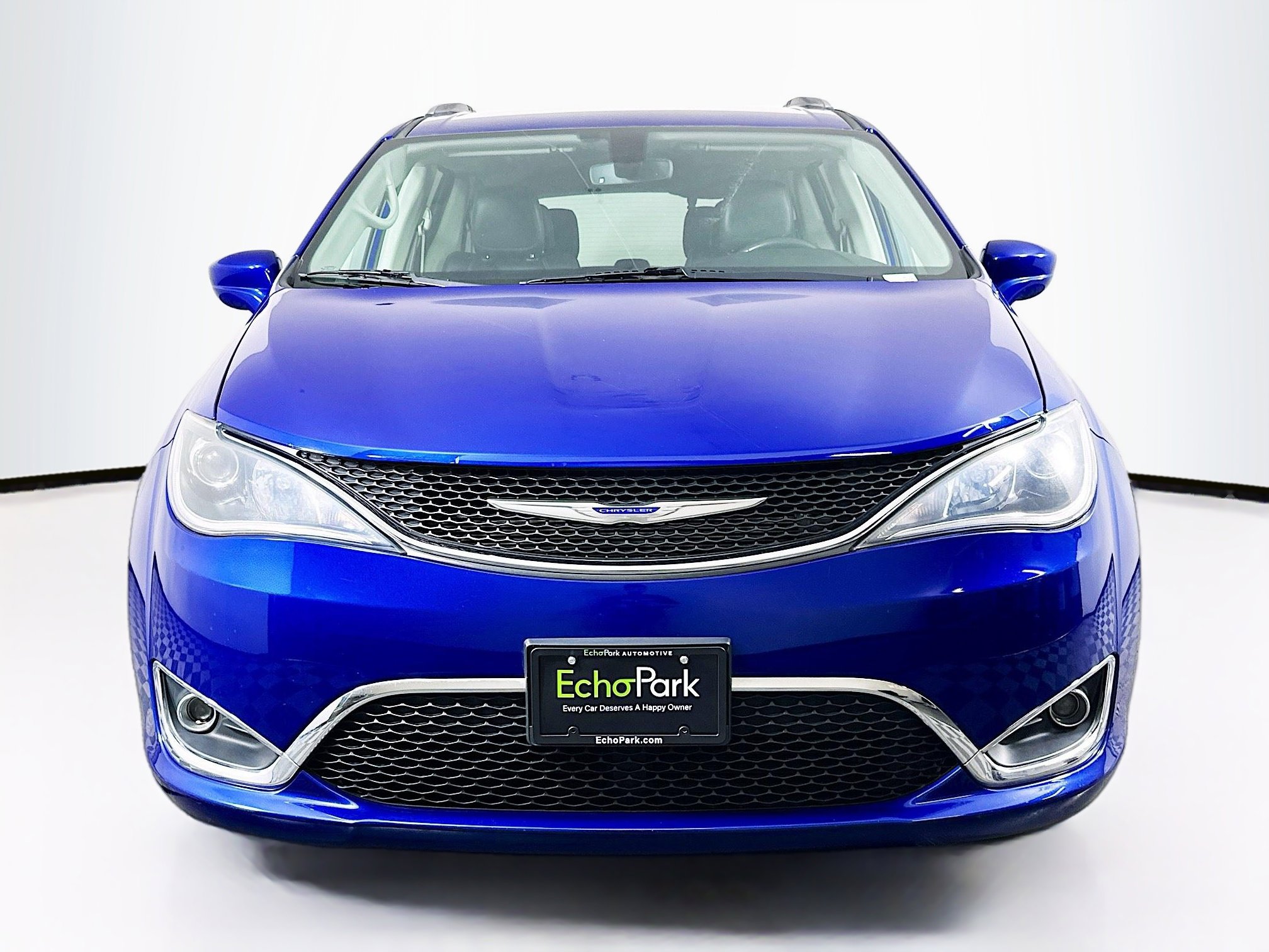 Used 2020 Chrysler Pacifica Touring-L image 2