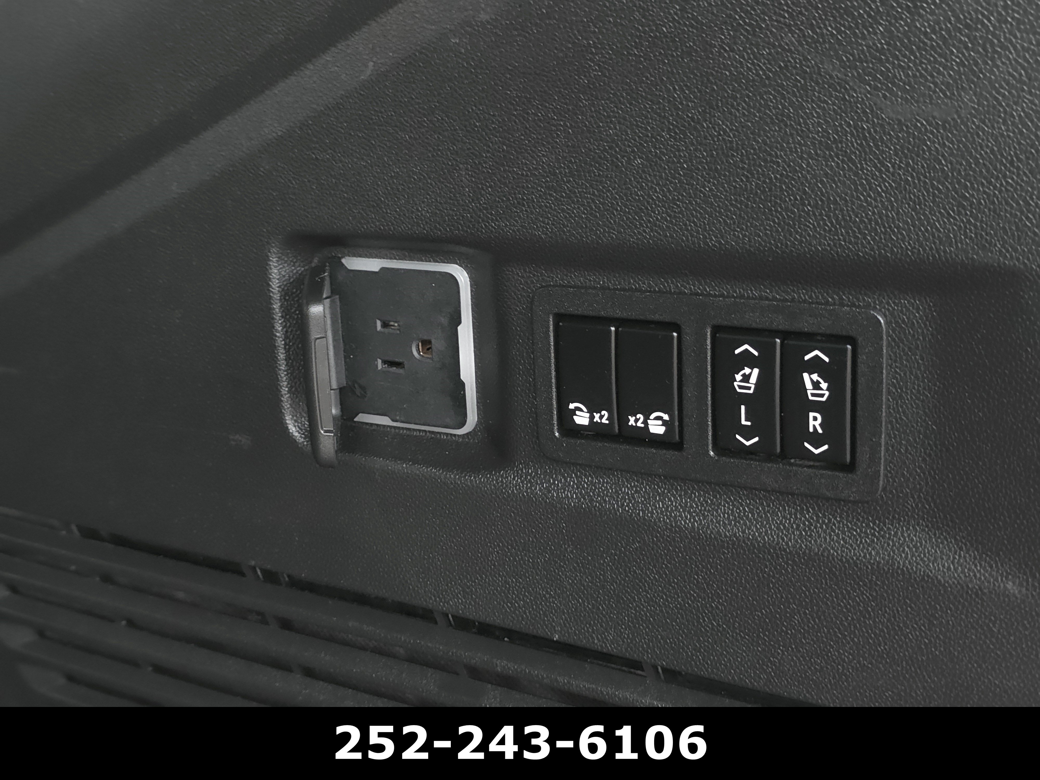 Used 2022 Chevrolet Tahoe RST w/ Luxury Package AWD/4WD image 32