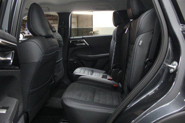 New 2026 Mitsubishi Outlander SE FWD image 24