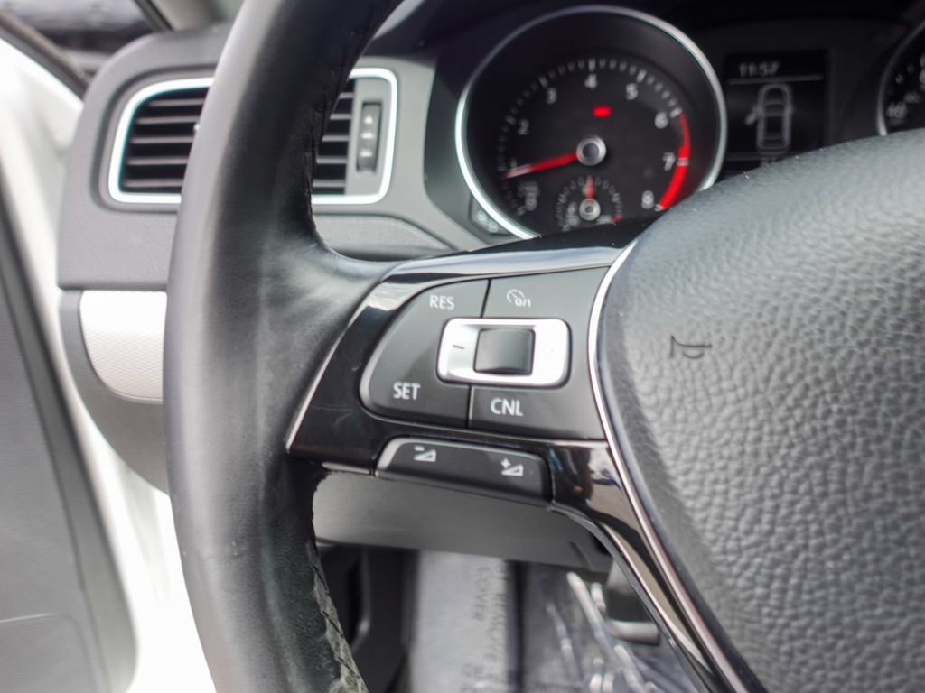 Used 2018 Volkswagen Jetta SE FWD image 13