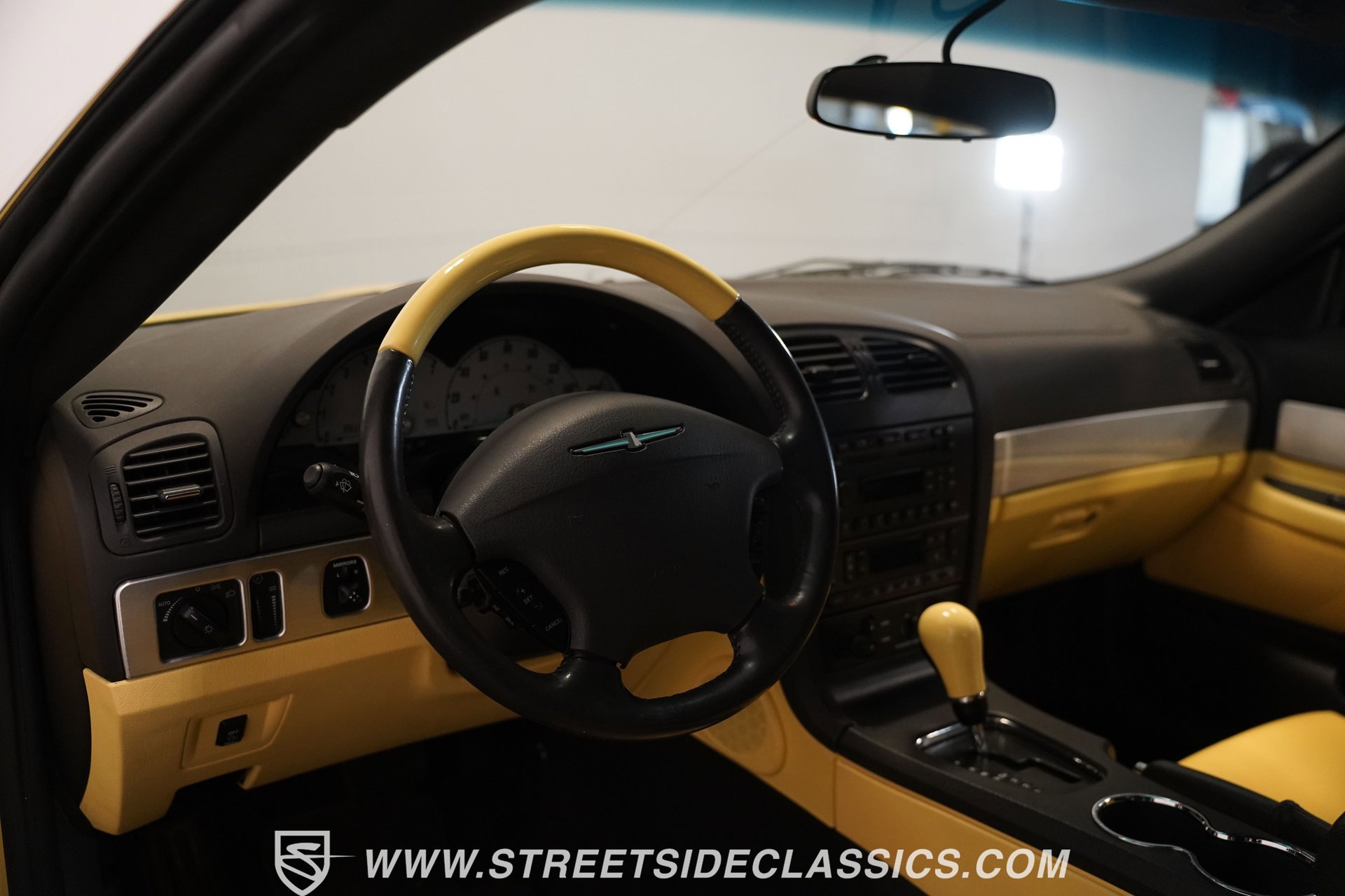 Used 2002 Ford Thunderbird image 38
