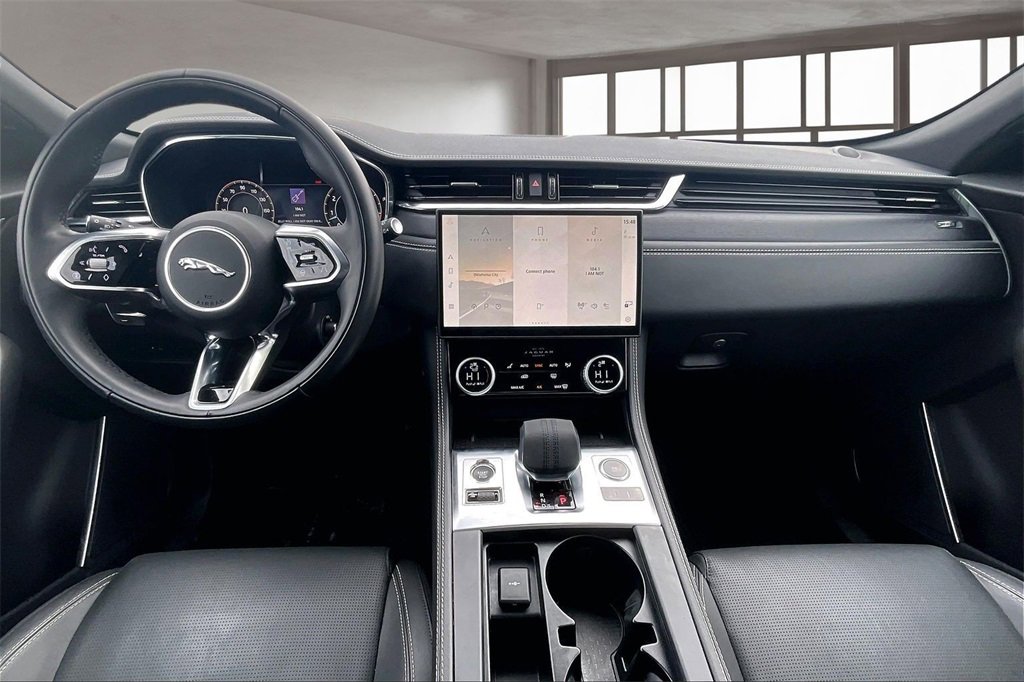 Certified 2025 Jaguar F-PACE R-Dynamic S image 15