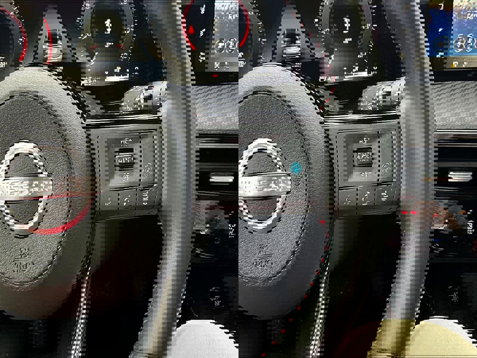 Used 2025 Nissan Kicks SR w/ SR Premium Package AWD/4WD image 24