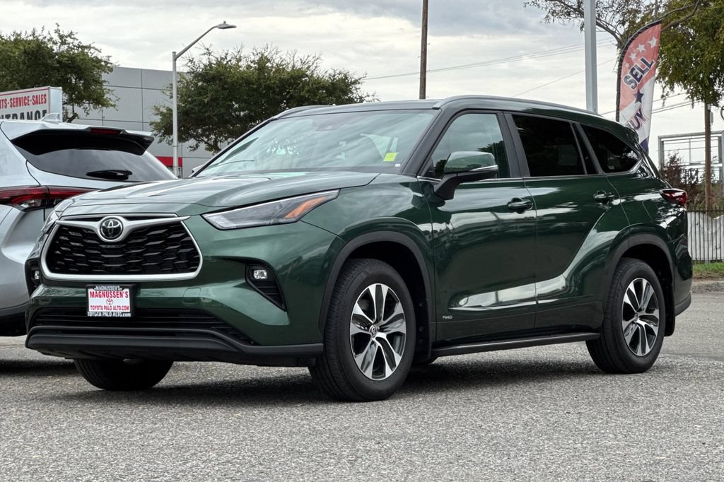 Certified 2025 Toyota Highlander XLE AWD/4WD image 7