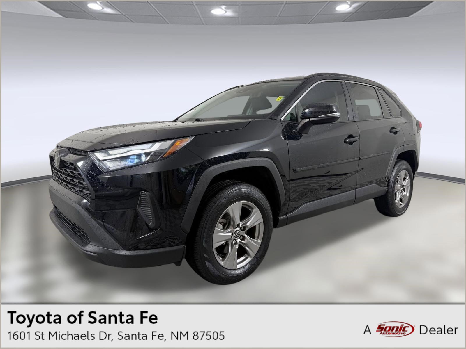 Used 2022 Toyota RAV4 XLE AWD/4WD image 1