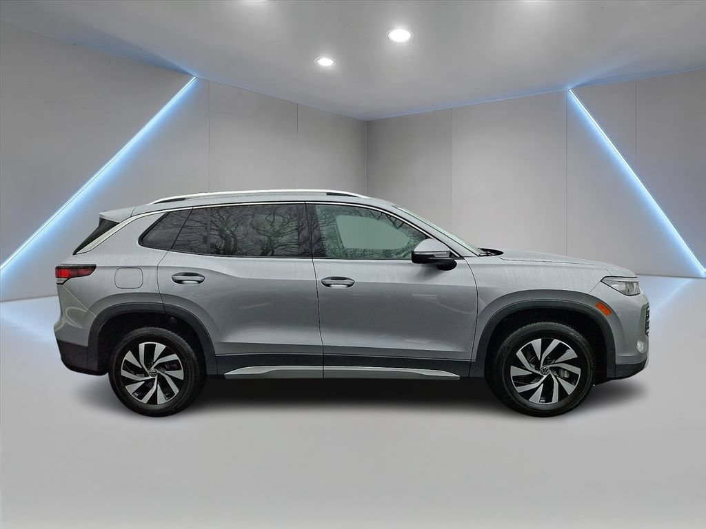 Used 2025 Volkswagen Tiguan S AWD/4WD image 4