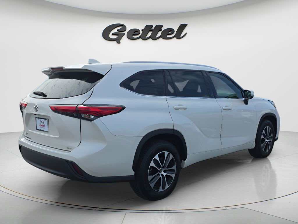 Used 2021 Toyota Highlander XLE image 5