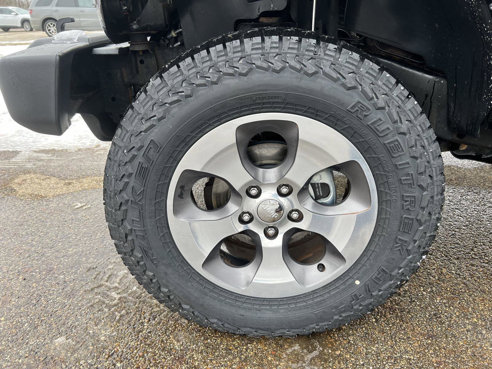 Used 2017 Jeep Wrangler Unlimited Sahara w/ Connectivity Group image 35