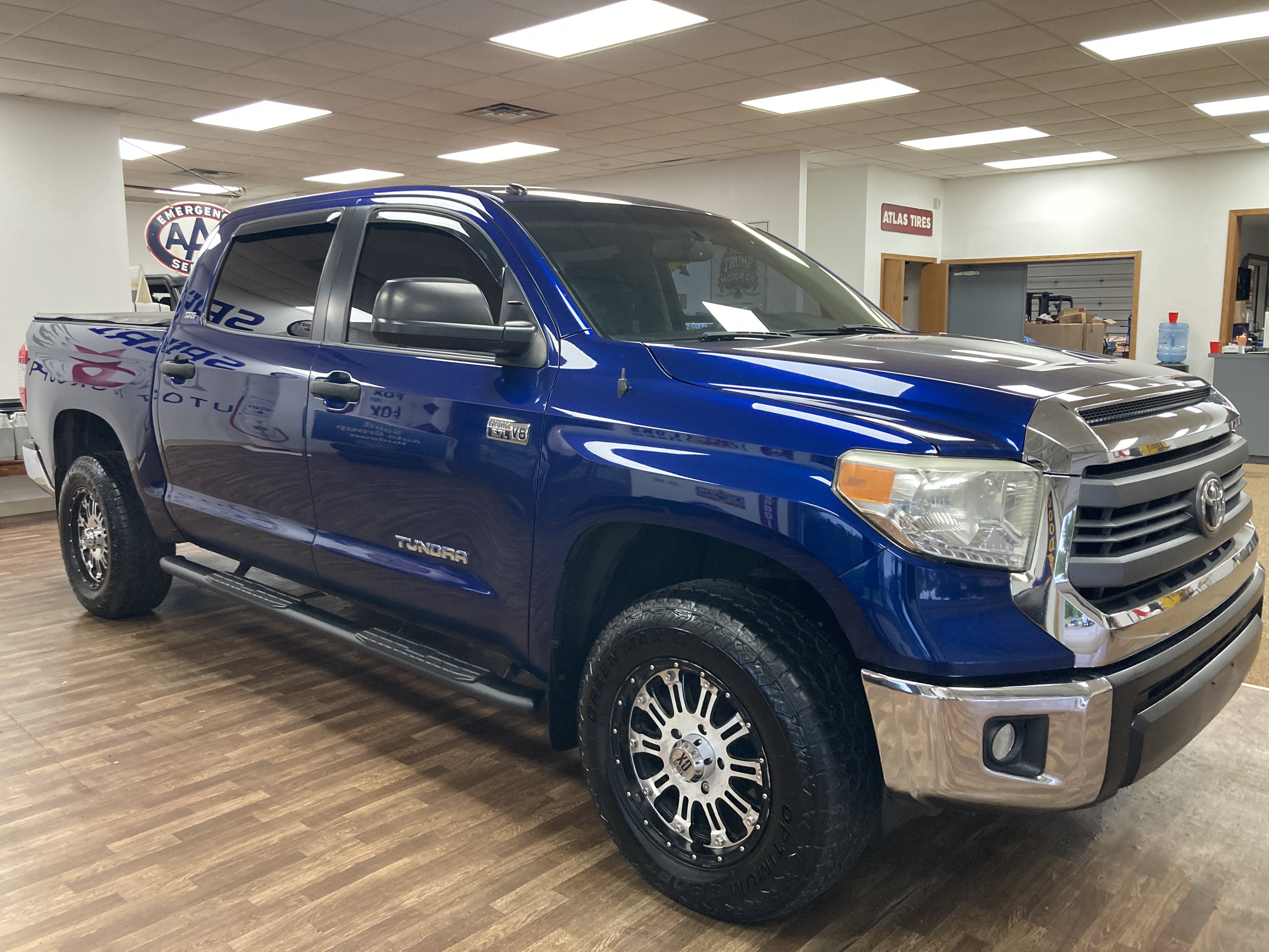 Used 2014 Toyota Tundra SR5 w/ SR5 Upgrade Package AWD/4WD image 4