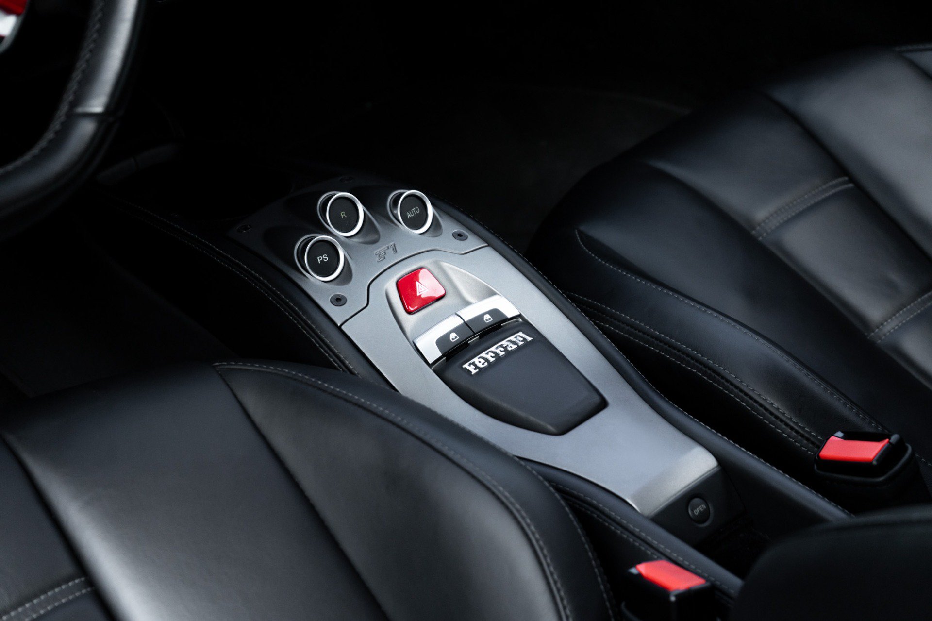 Used 2013 Ferrari 458 Italia Coupe RWD image 21