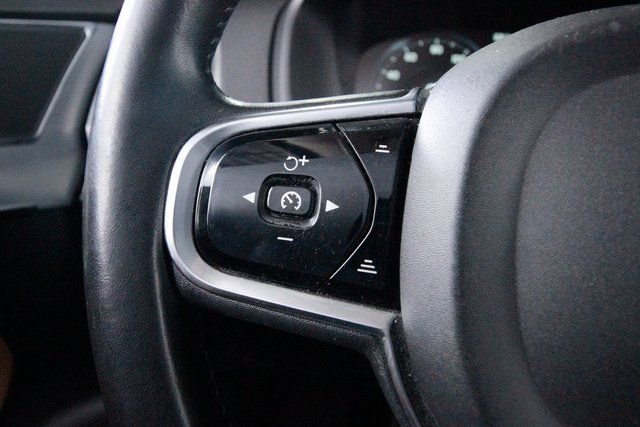 Used 2016 Volvo XC90 T6 Momentum image 18