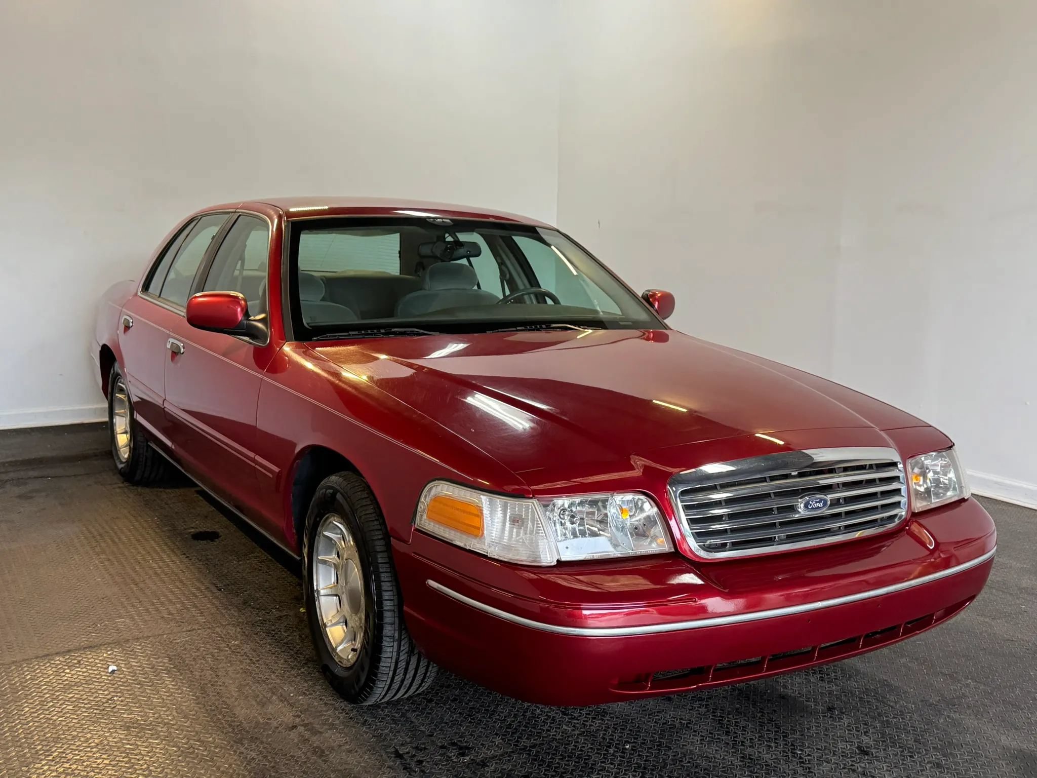 Used 1999 Ford Crown Victoria LX RWD image 3