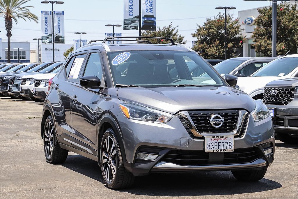 Used 2020 Nissan Kicks SR w/ SR Premium Package FWD image 3