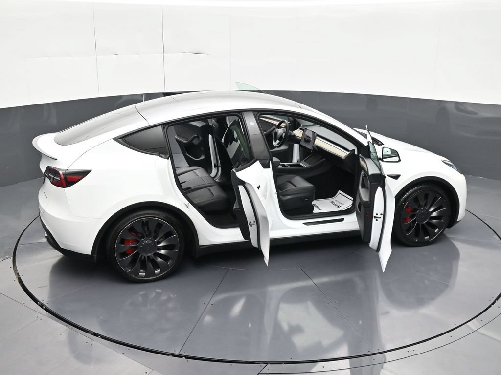 Used 2023 Tesla Model Y Performance AWD/4WD image 32