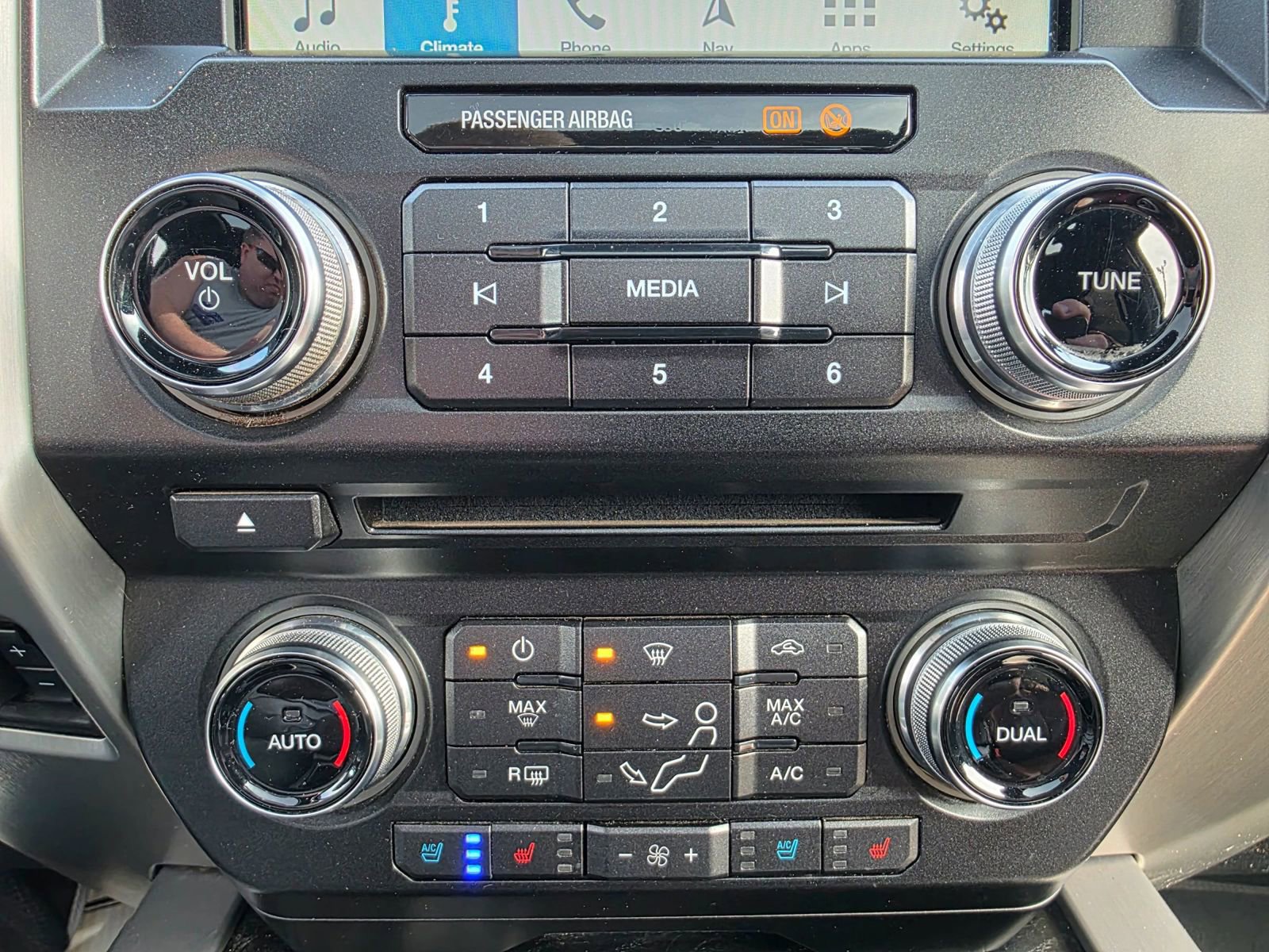 Used 2018 Ford F250 Platinum w/ Platinum Ultimate Package AWD/4WD image 19