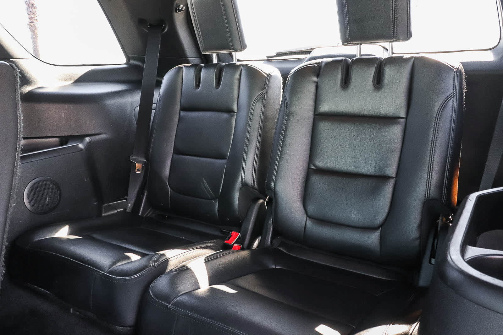 Used 2017 Ford Explorer XLT w/ Equipment Group 202A FWD image 25