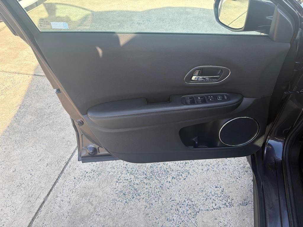 Used 2016 Honda HR-V EX image 31