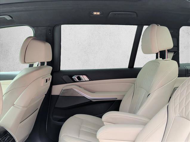 Used 2021 BMW X7 M50i AWD/4WD image 18