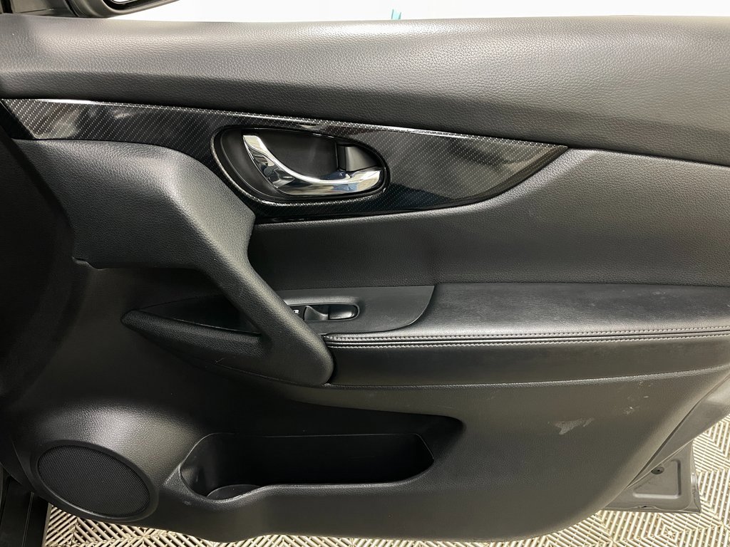 Used 2020 Nissan Rogue SL w/ Premium Package image 40