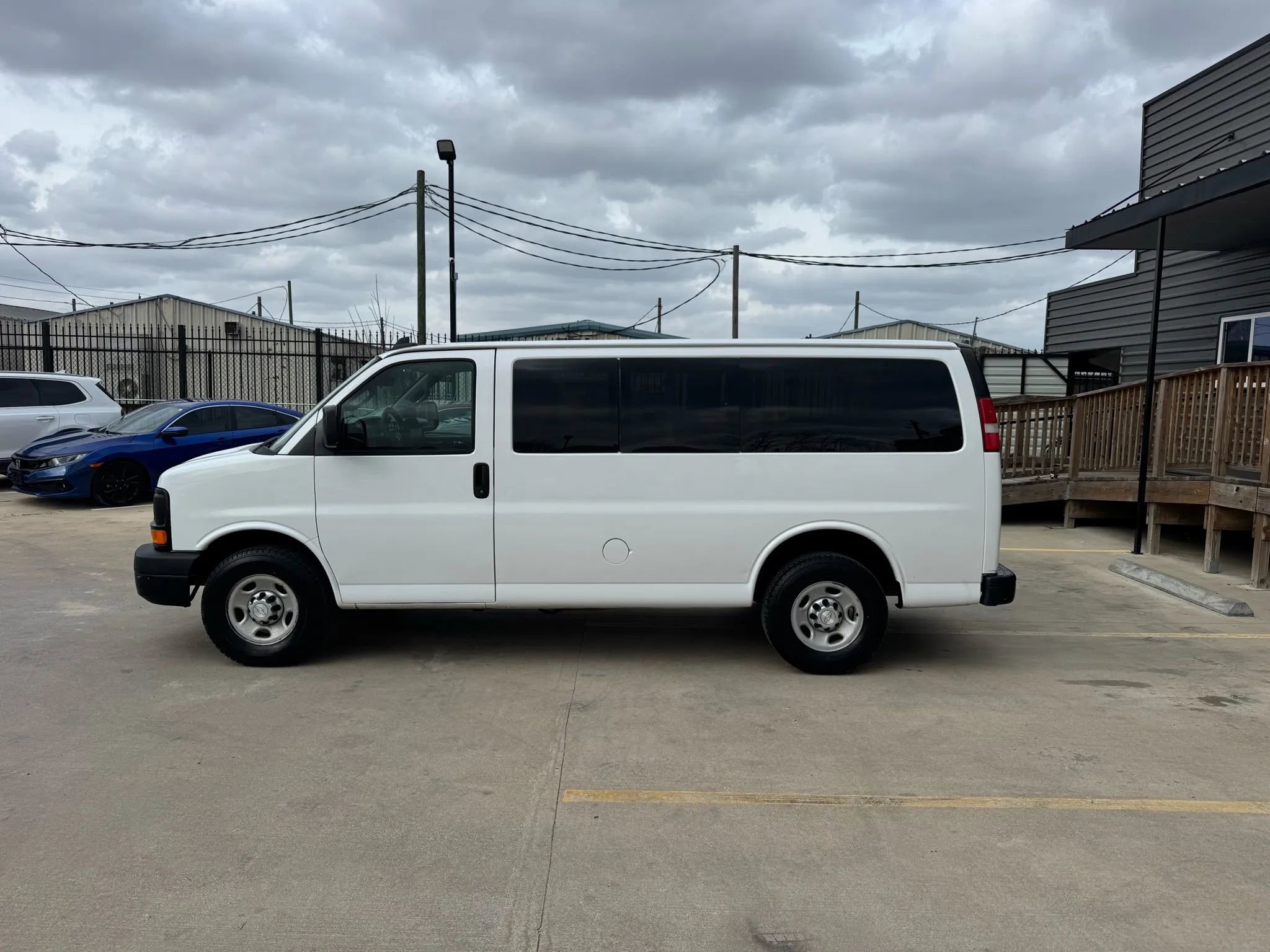 Used 2017 Chevrolet Express 2500 LS image 3