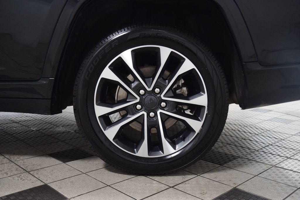 Used 2021 Jeep Grand Cherokee L Overland w/ Luxury Tech Group IV AWD/4WD image 23