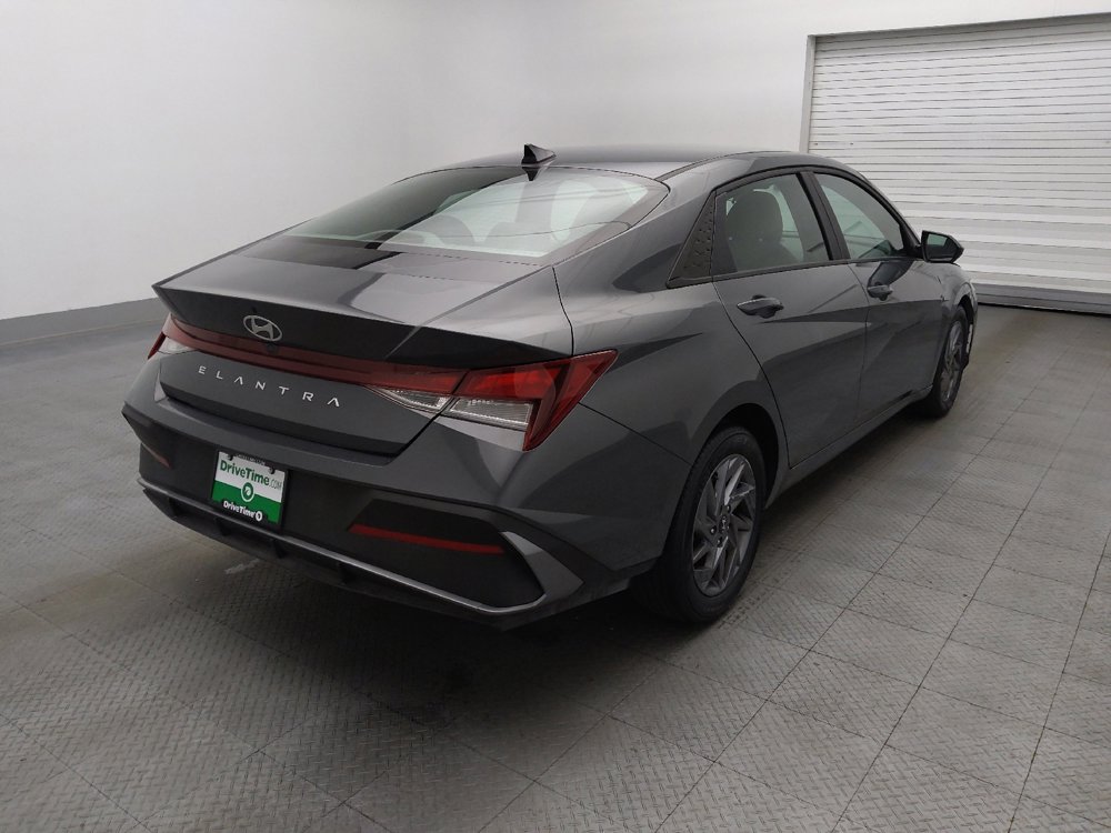 Used 2024 Hyundai Elantra SEL image 9