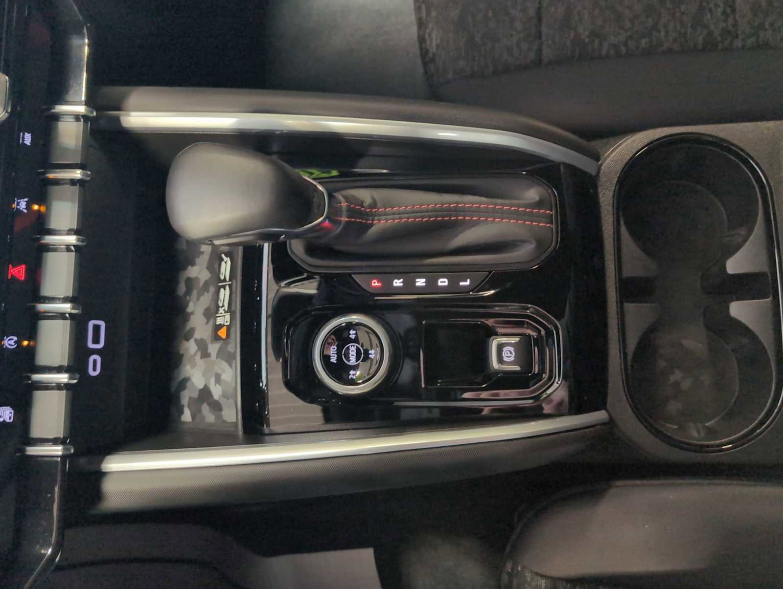 Used 2025 Chevrolet Colorado Z71 w/ Technology Package image 16