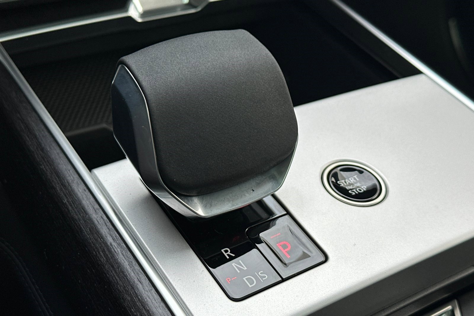 New 2026 Land Rover Range Rover SE image 23