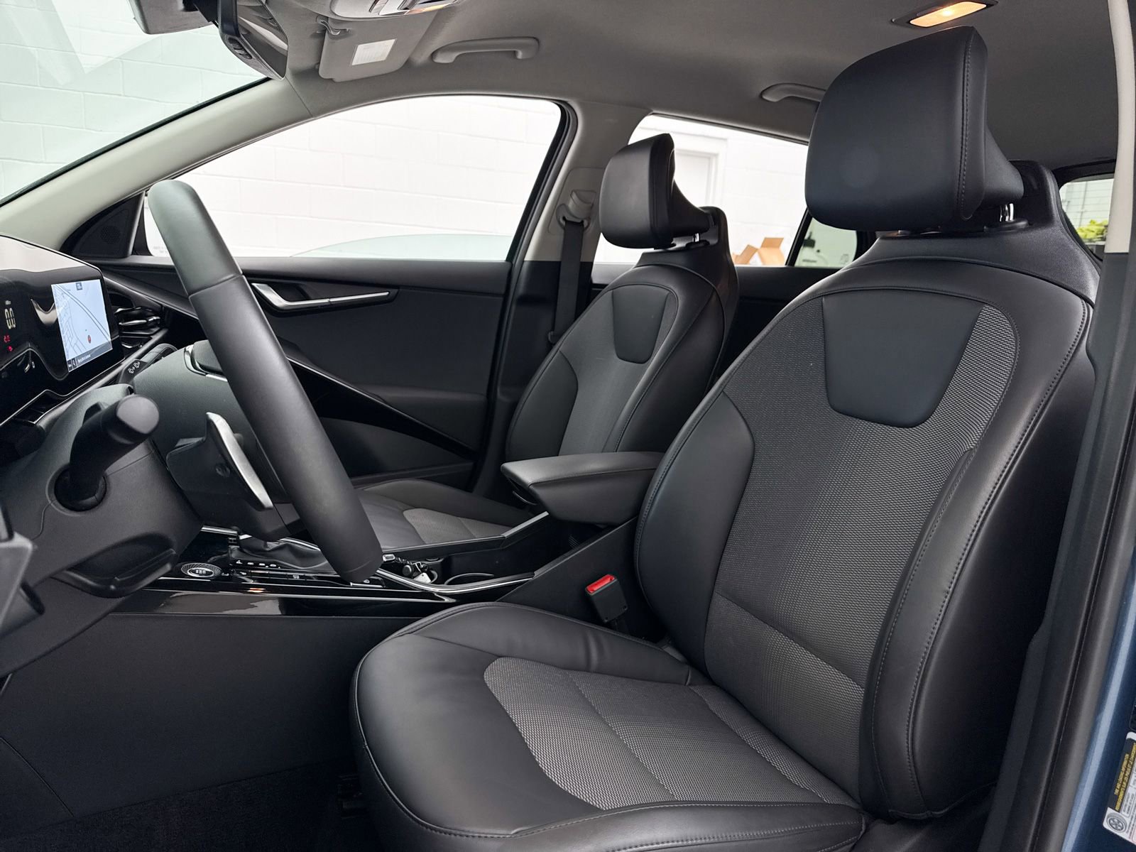 Certified 2024 Kia Niro EX Touring image 18