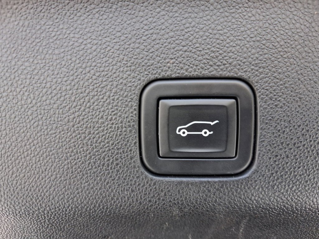 Used 2023 Chevrolet Suburban Z71 w/ Luxury Package image 14