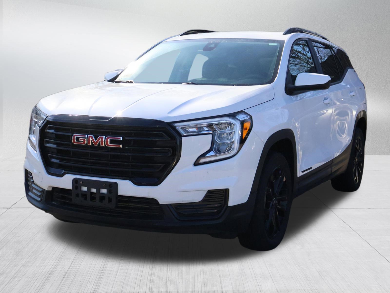 Used 2022 GMC Terrain SLE w/ Driver Convenience Package AWD/4WD image 3