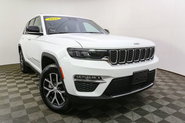 Used 2025 Jeep Grand Cherokee Limited AWD/4WD image 2