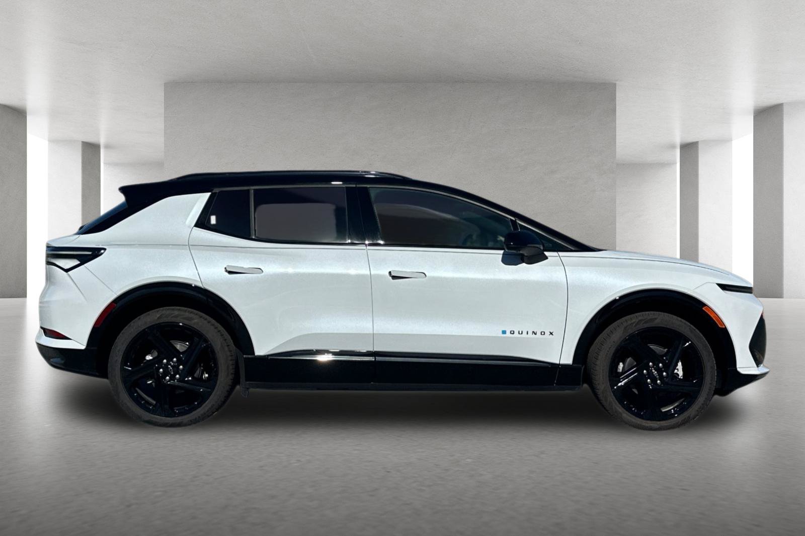 New 2026 Chevrolet Equinox EV RS w/ Convenience Package II FWD image 3