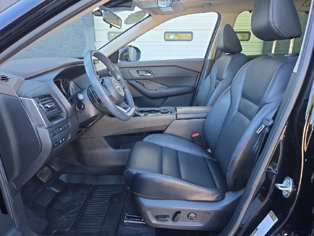 Used 2023 Nissan Rogue SV w/ SV Premium B Package AWD/4WD image 11