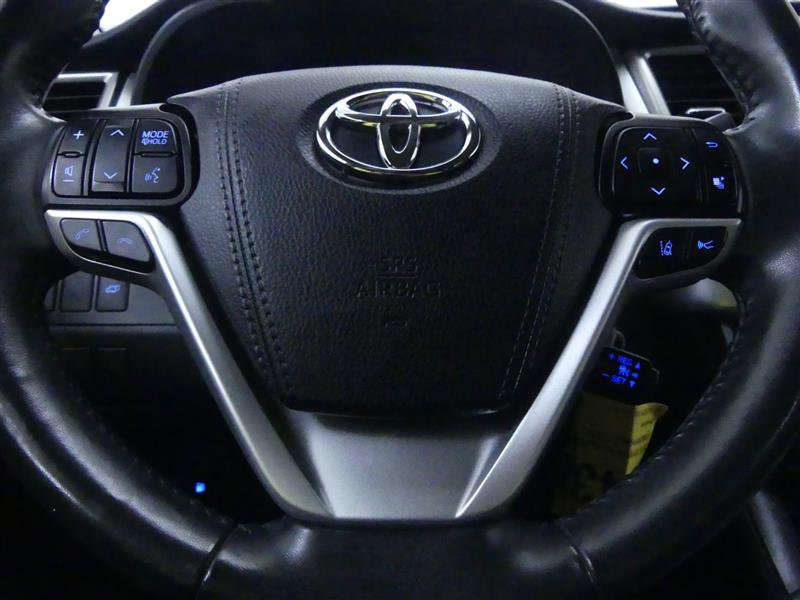 Used 2019 Toyota Highlander Plus AWD/4WD image 17