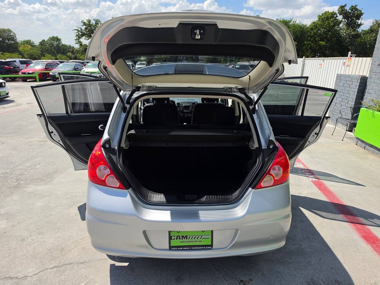 Used 2012 Nissan Versa Hatchback w/ SL Navigation Pkg FWD image 25
