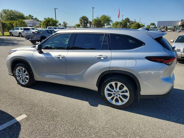Used 2024 Toyota Highlander Limited image 13