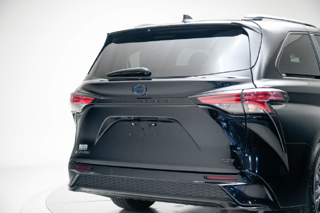 Used 2025 Toyota Sienna XSE w/ XSE Plus Package AWD/4WD image 12